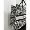 Kép 2/3 - Whonly táska zebrás